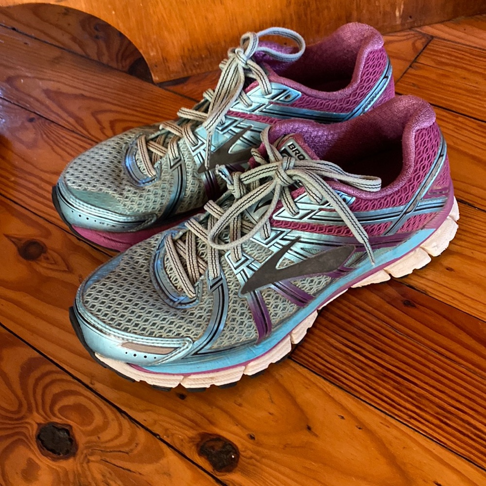 Brooks size 7.5 adrenaline